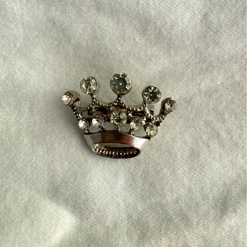 Crown pin